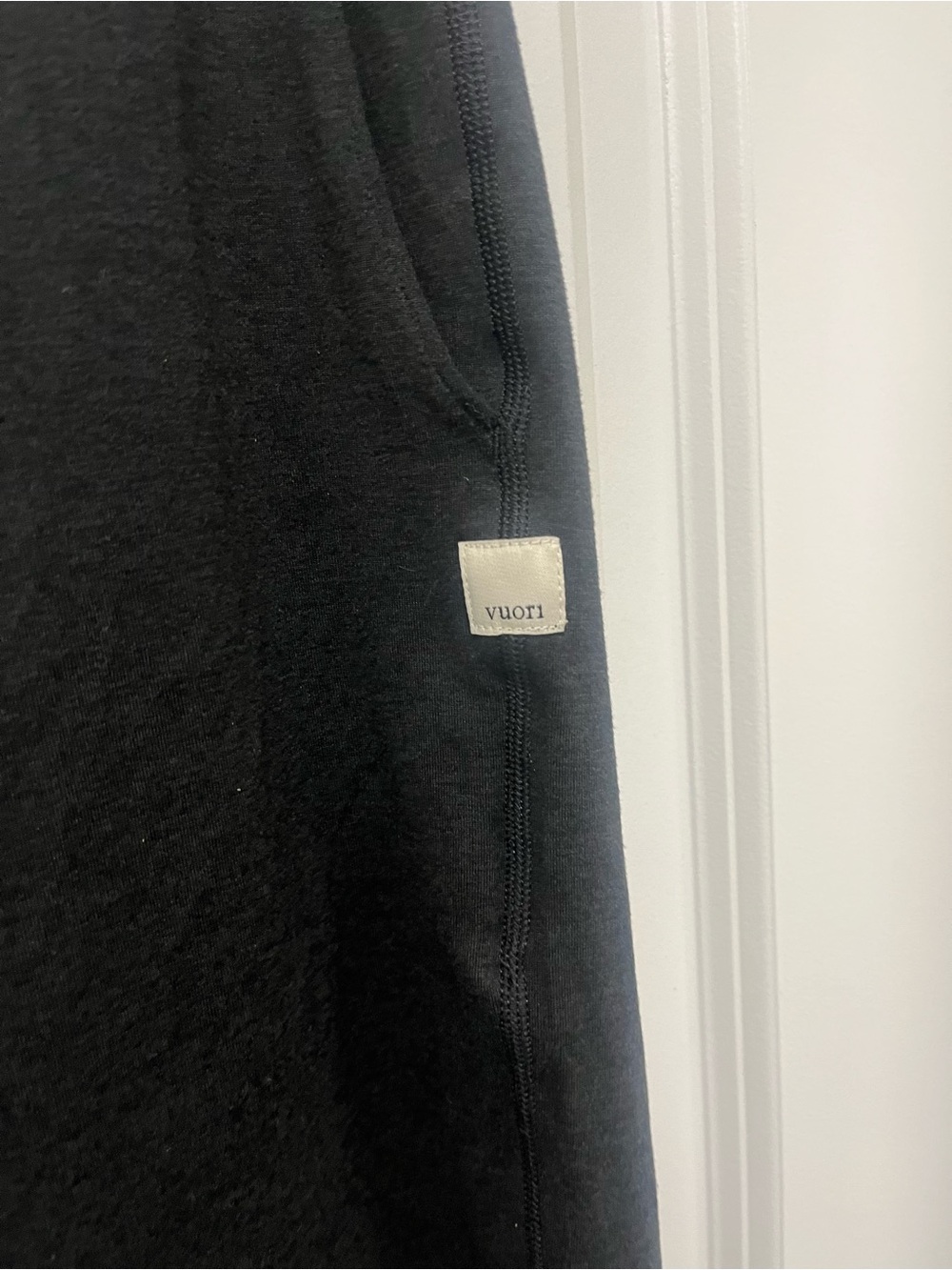 Vuori Women's Performance Jogger Size Large Black Worn Twice 34x25 EUC - Picture 2 of 6